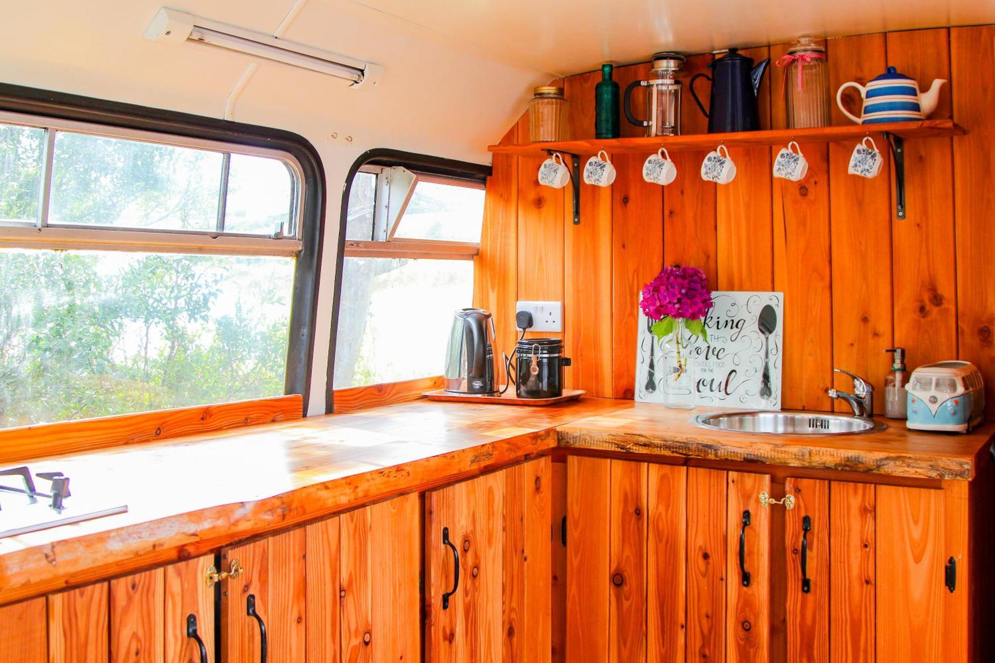 Double Decker Bus At Valentia Island Escape Chapeltown Exterior foto