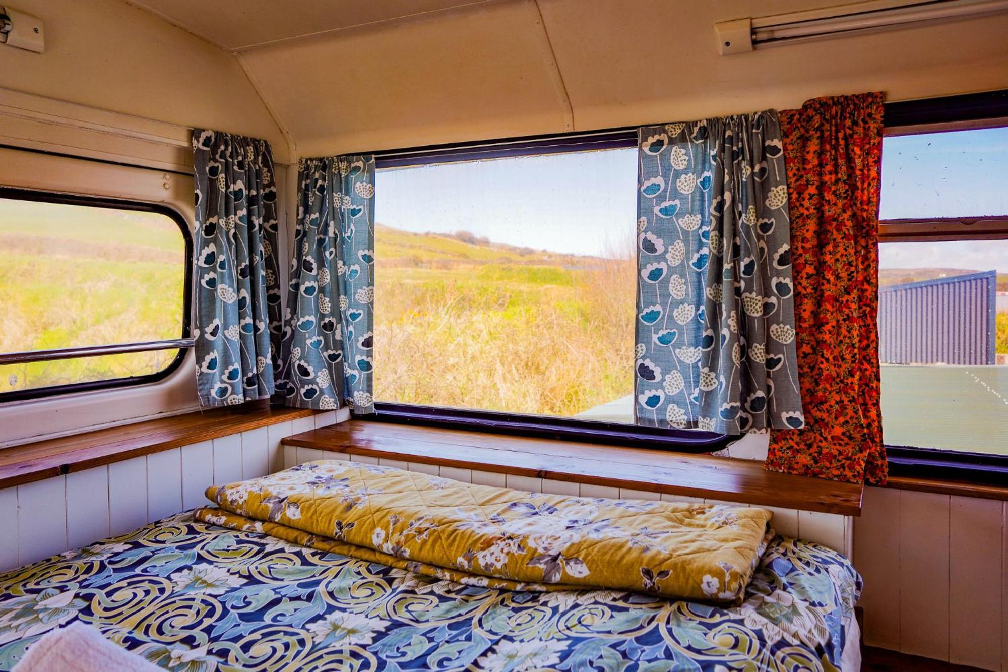 Double Decker Bus At Valentia Island Escape Chapeltown Exterior foto